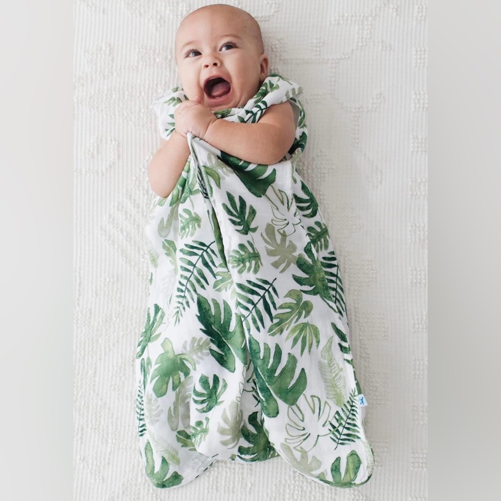Little Unicorn Tropical Leaf Cotton Muslin Sleep Bag Size L 12-18M

Likely used